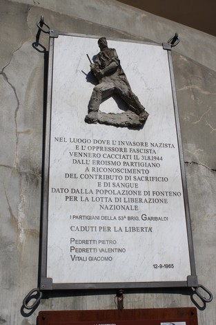 Lapide commemorativa dedicata alla 53a Brigata Garibaldi, in onore dei partigiani caduti per la libertà.