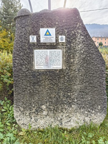 Monumento dedicato alla 6° Divisione corazzata sudafricana, commemorativo di eventi storici.