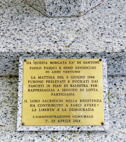 Monumento commemorativo a Pasqui e Zenzocchi, in onore dei partigiani della Resistenza del 1944.