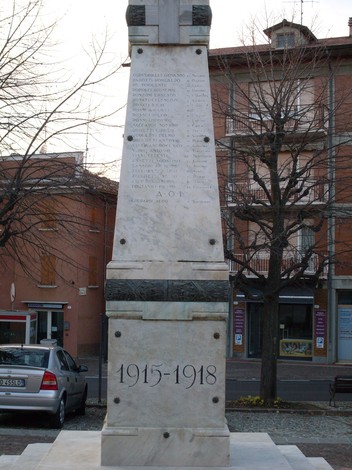 Monumento ai Caduti di Ciano d'Enza, commemorazione dei soldati della Prima Guerra Mondiale.