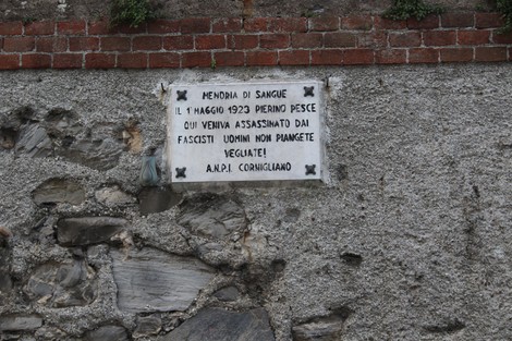 Lapide commemorativa in onore di Pierino Pesce, assassinato dai fascisti il 1° maggio 1923.