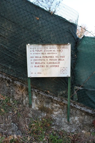 Lapide alla famiglia Volpi, Comune di Lovere (BG), foto 3