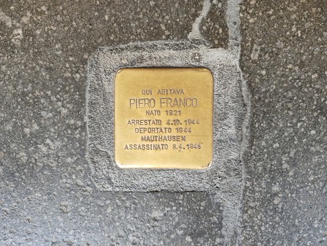 Pietra d'inciampo dedicata a Piero Franco, con informazioni sulla sua deportazione e assassinio.