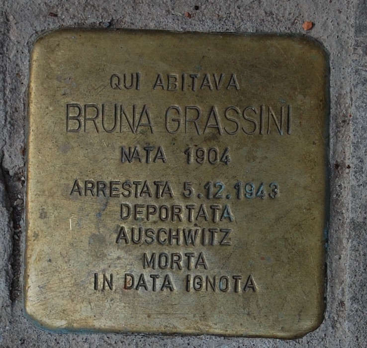 Pietra d'inciampo dedicata alla famiglia Levi-Grassini in memoria di Bruna Grassini.