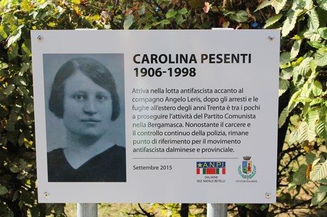 Targa commemorativa dedicata a Carolina Pesenti, attivista antifascista e membro del Partito Comunista.