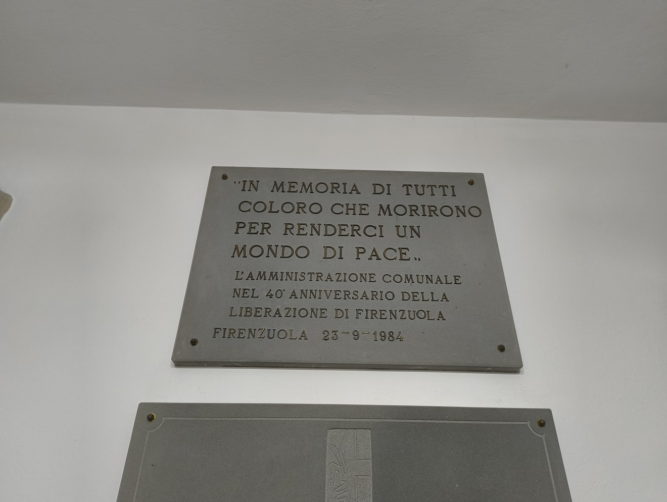 Lapide commemorativa per il 40° anniversario della Liberazione di Firenzuola.