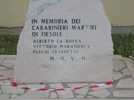 Monumento dedicato ai carabinieri martiri di Fiesole: Alberto La Rocca, Vittorio Marandola e Fulvio Sbarretti.