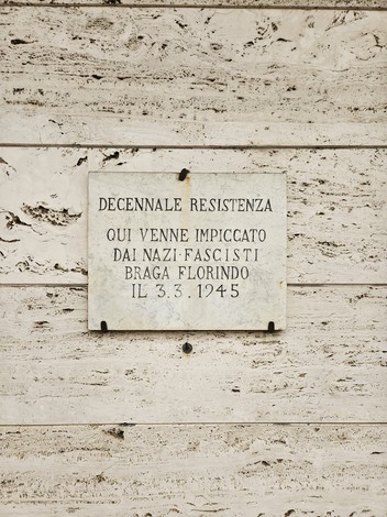 Lapide commemorativa a Braga, in onore della Resistenza contro i nazifascisti.