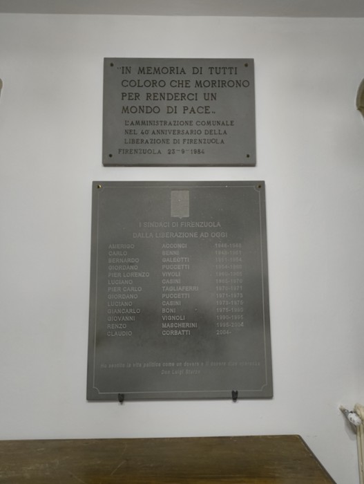 Lapide commemorativa per il quarantesimo anniversario della Liberazione a Firenze, in memoria dei caduti.
