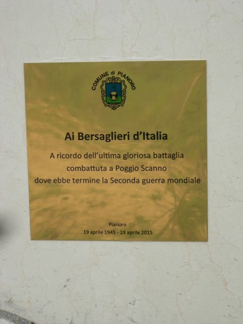 Monumento ai bersaglieri caduti a Poggio Scanno, in memoria della battaglia del 1945.
