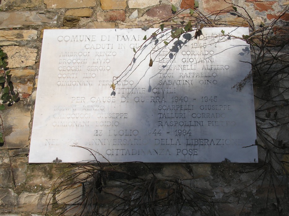 Muro delle lapidi dedicato ai caduti di San Donato, in memoria dei caduti della Seconda Guerra Mondiale.