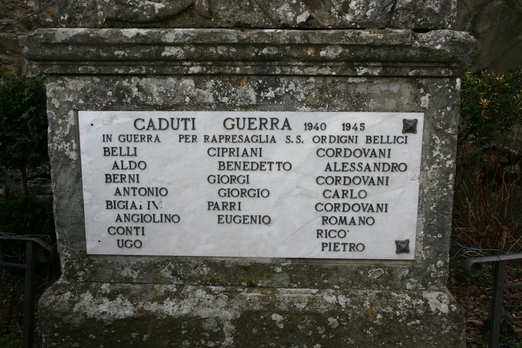 Cippo commemorativo dei caduti di Serravalle, in onore dei militari per la guerra 1940-1945.