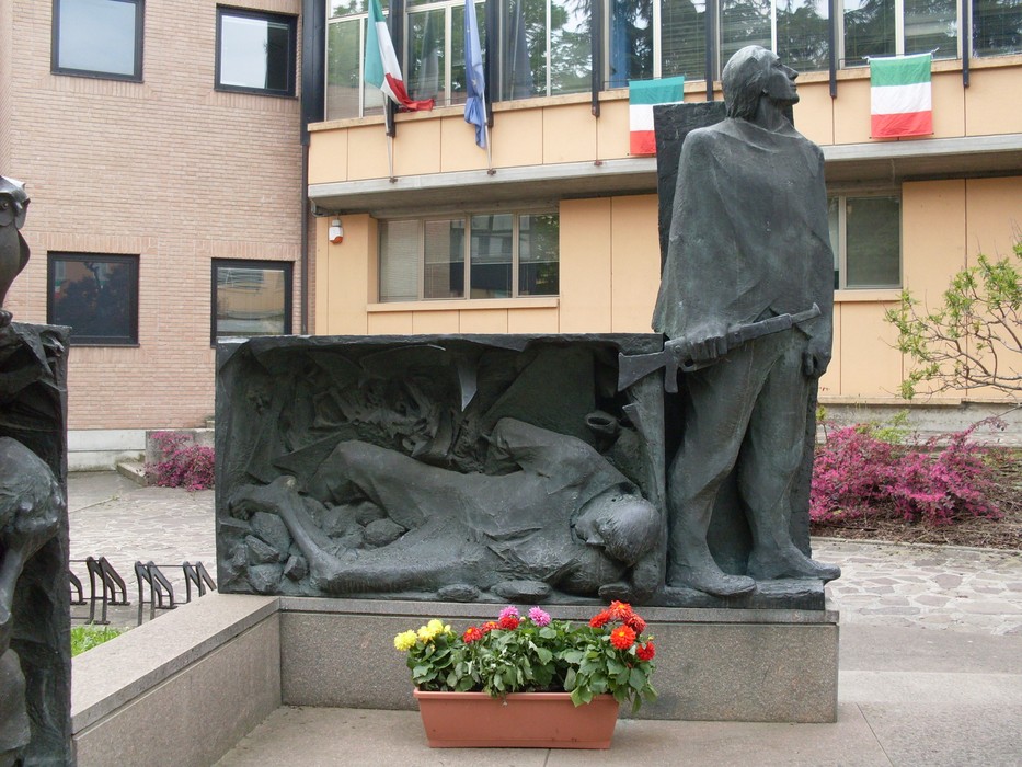 Monumento alla Resistenza, commemorazione delle vittime e del valore della lotta per la libertà.