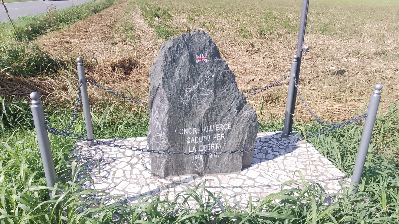 Cippo a Bennie, Comune di Pontirolo Nuovo (BG), foto 1