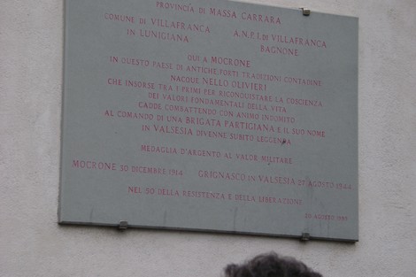Lapide commemorativa di Olivieri a Mocrone, in ricordo della sua resistenza e valor militare.