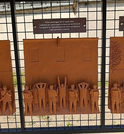 Sculture commemorative nel Giardino della Memoria che ricordano eventi storici significativi.