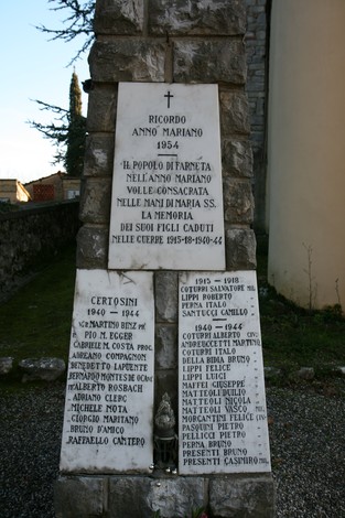 Monumento commemorativo nella chiesa di Farneta, dedicato ai caduti della guerra.
