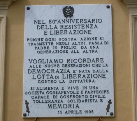 Lapide commemorativa del 50° anniversario della Resistenza e Liberazione in onore delle nuove generazioni.