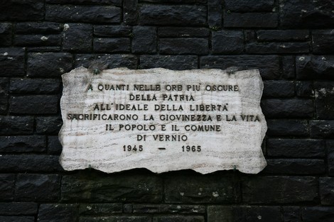 Monumento alla Resistenza dedicato a chi ha sacrificato la vita per la libertà. Vernio, 1945-1965.