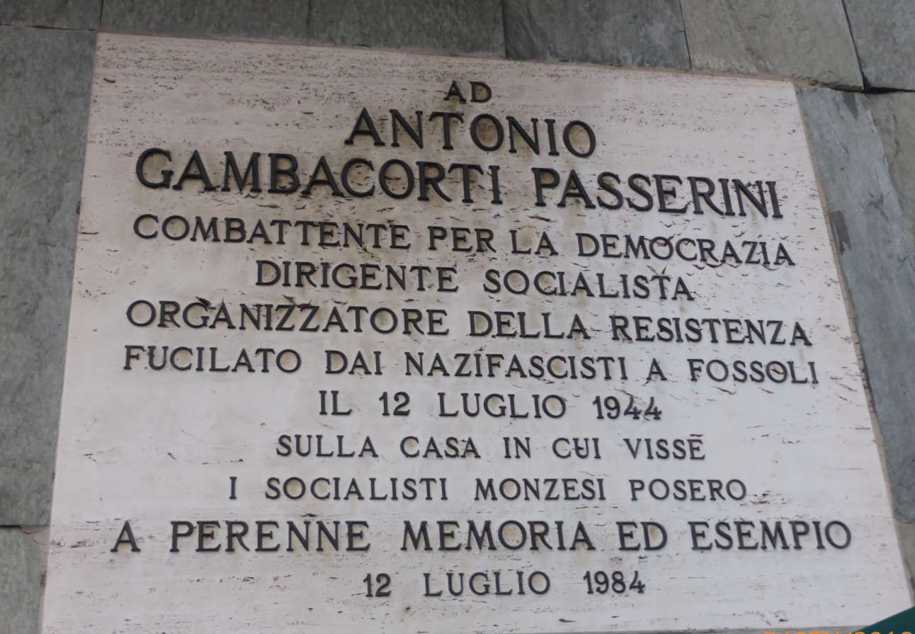 Lapide commemorativa dedicata a Gambacorti Passerini, attivista socialista e partigiano, assassinato dai nazisti.