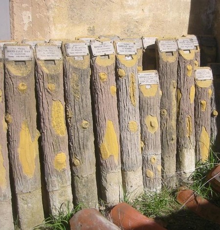 Monumento ai caduti di Viverone, rappresentazione in legno che ricorda i sacrifici dei soldati.