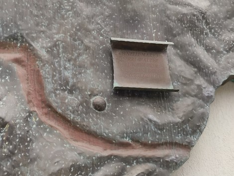 Monumento ai partigiani caduti di Pianoro, dedicato alla memoria di coloro che hanno combattuto per la libertà.