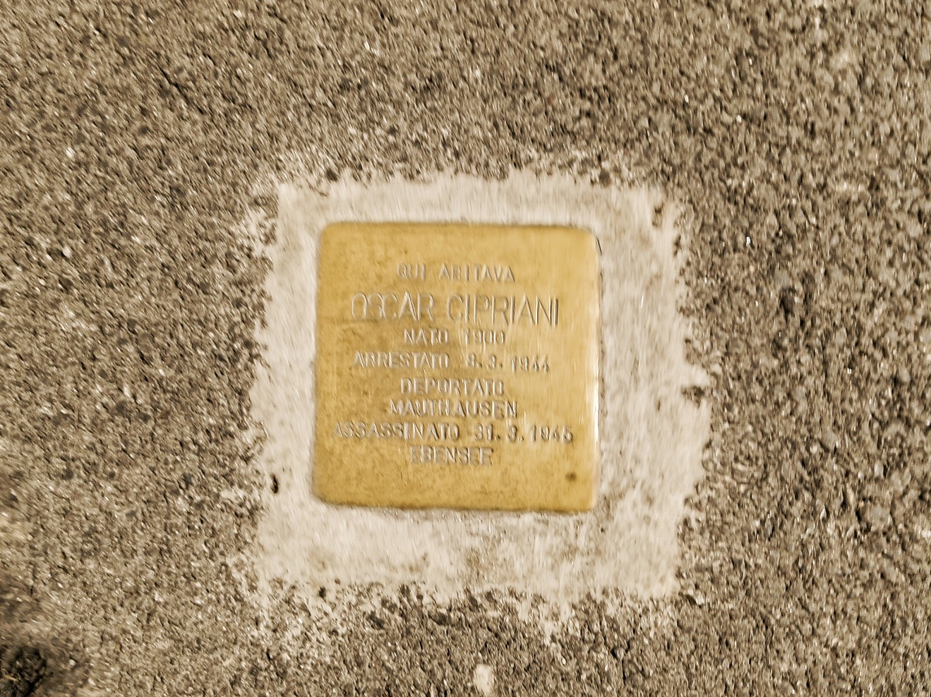 Pietra d'inciampo dedicata a Cipriani, in memoria della sua deportazione e assassinio durante la Seconda Guerra Mondiale.