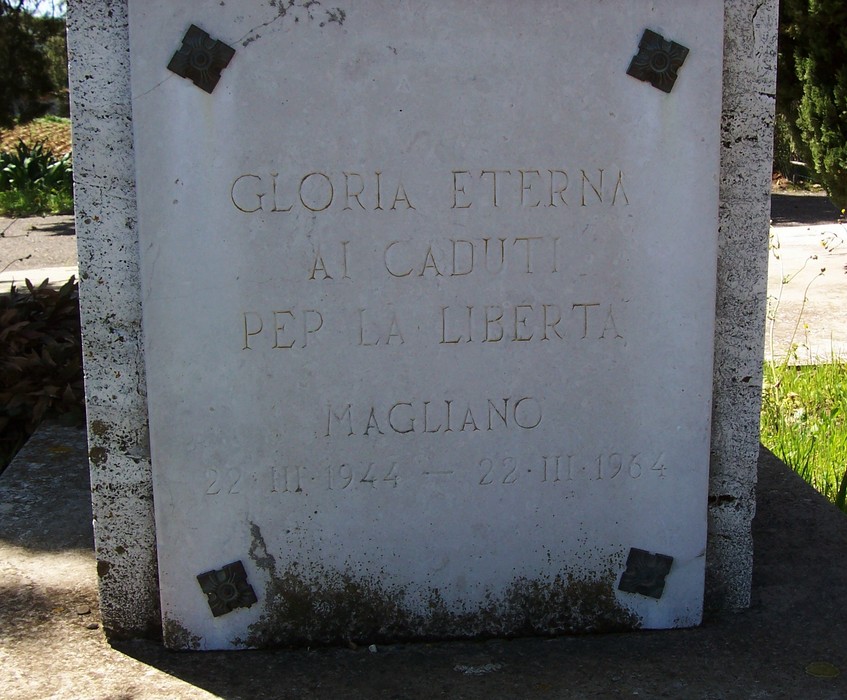 Monumento dedicato ai caduti di Monte Bottigli, a Magliano, in ricordo della lotta per la libertà.
