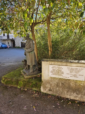 Monumento a Benedicenti, Comune di Villafranca in Lunigiana (MS), foto 2