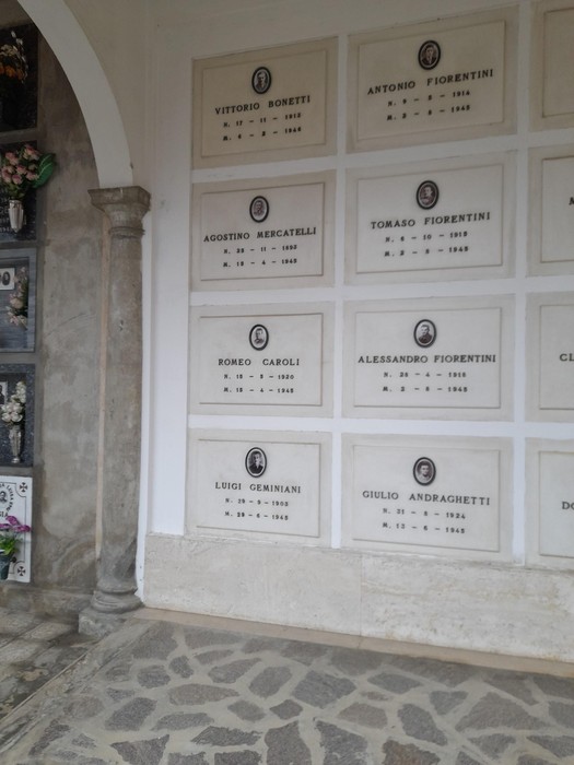 Sacrario dei partigiani, dedicato ai caduti per la libertà, con lapidi commemorative in memoria di eroi locali.
