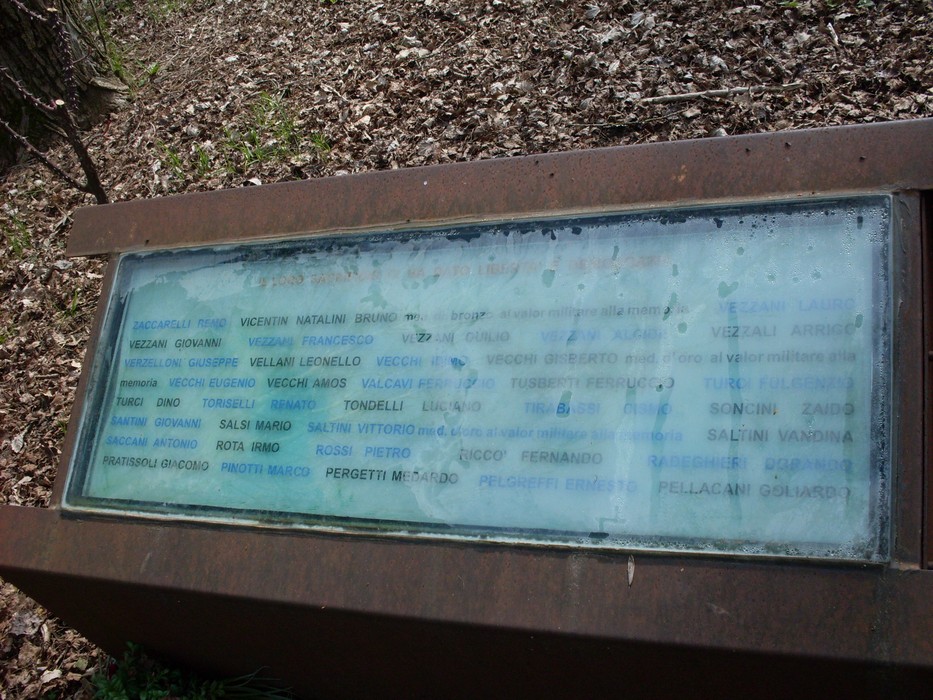 Monumento alla Libertà e alla Pace, dedicato alla commemorazione e al ricordo dei valori di libertà e pace.