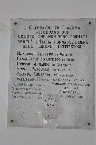 Lapide commemorativa dedicata ai caduti per la Libertà a San Desiderio, con nomi e date significative.