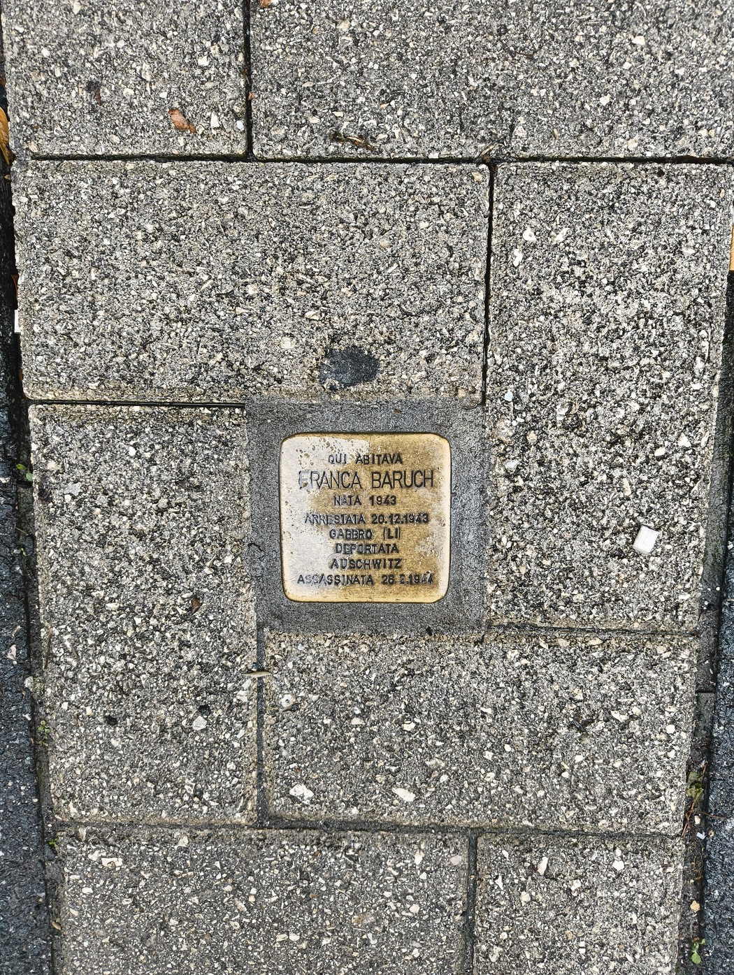 Pietra d'inciampo dedicata a Franca Baruch, in memoria delle vittime dell'Olocausto.
