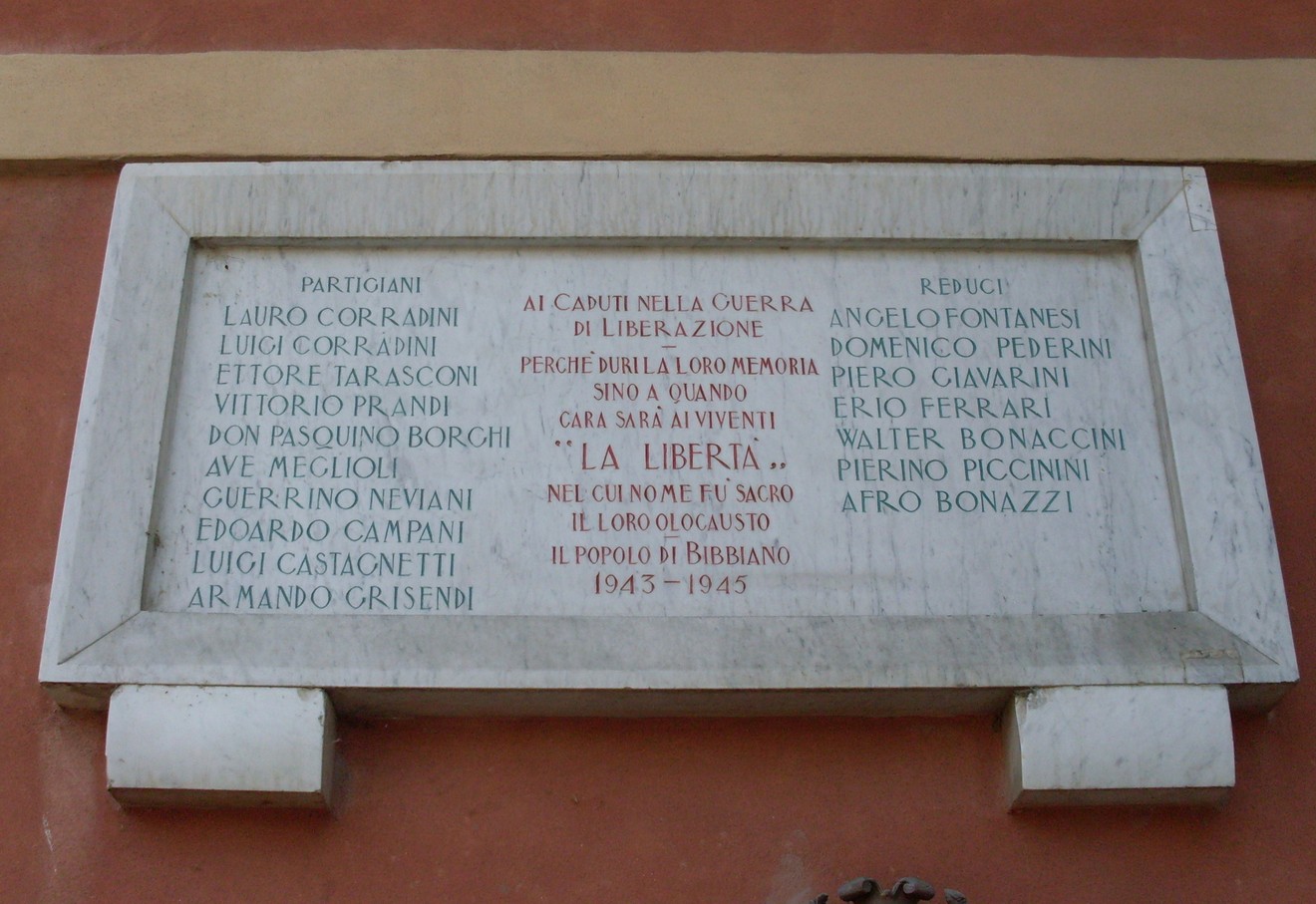 Lapide commemorativa dedicata ai caduti della Liberazione, in ricordo dei partecipanti e reduci del conflitto.