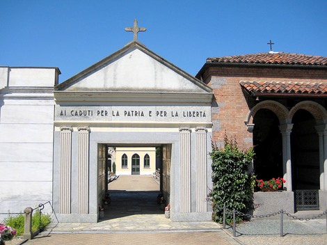 Sacrario ai caduti di Strona, monumento dedicato a chi ha sacrificato la vita per la patria e la libertà.