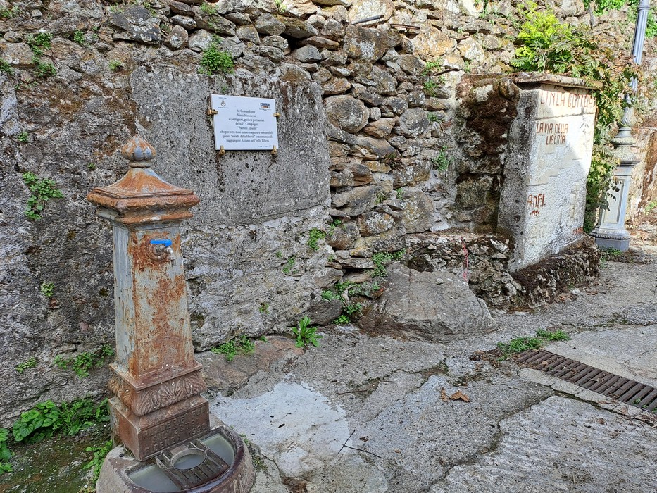 Lapide a Nicodemi, Comune di Massa (MS), foto 2