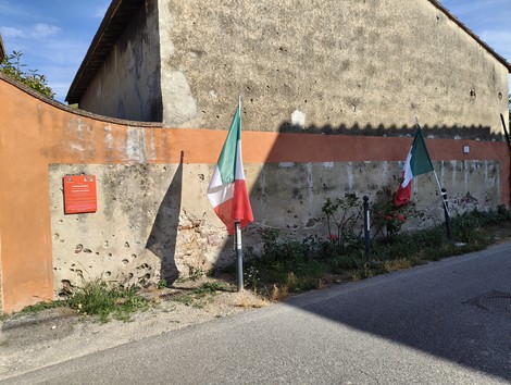 Muro della fucilazione dell'eccidio di Pettori, Comune di Cascina (PI), foto 1