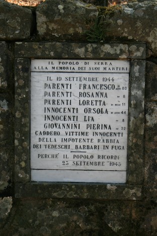 Monumento di Serra dedicato ai martiri caduti il 19 settembre 1944, in memoria delle vittime innocenti.
