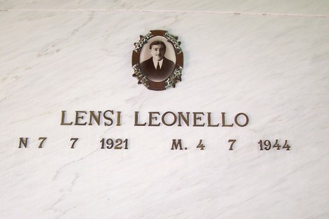 Sacrario dei caduti di Soci, commemorazione di Lensi Leonello, caduto nella Seconda Guerra Mondiale.