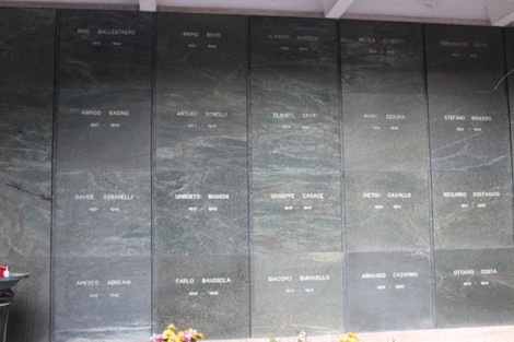 Sacrario dei Partigiani di Sampierdarena, commemorazione con lastre in pietra dedicate ai caduti della Resistenza.