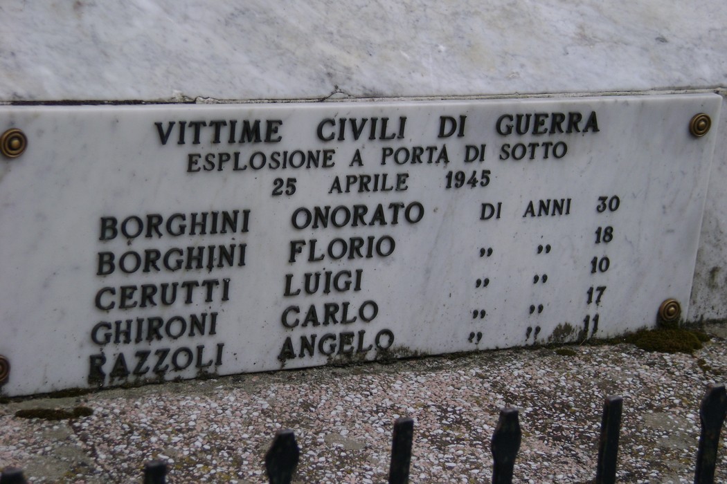 Monumento ai caduti di Filetto, in memoria delle vittime civili della guerra del 25 aprile 1945.