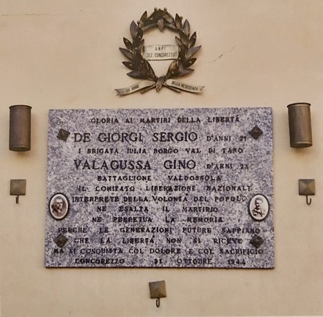 Targa commemorativa dedicata ai martiri De Giorgi Sergio e Valagussa Gino, victimes della libertà.