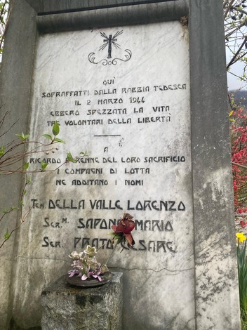Monumento dedicato ai caduti della Libertà, in memoria di Lorenzo Della Valle, Mario Sapone e Prato.