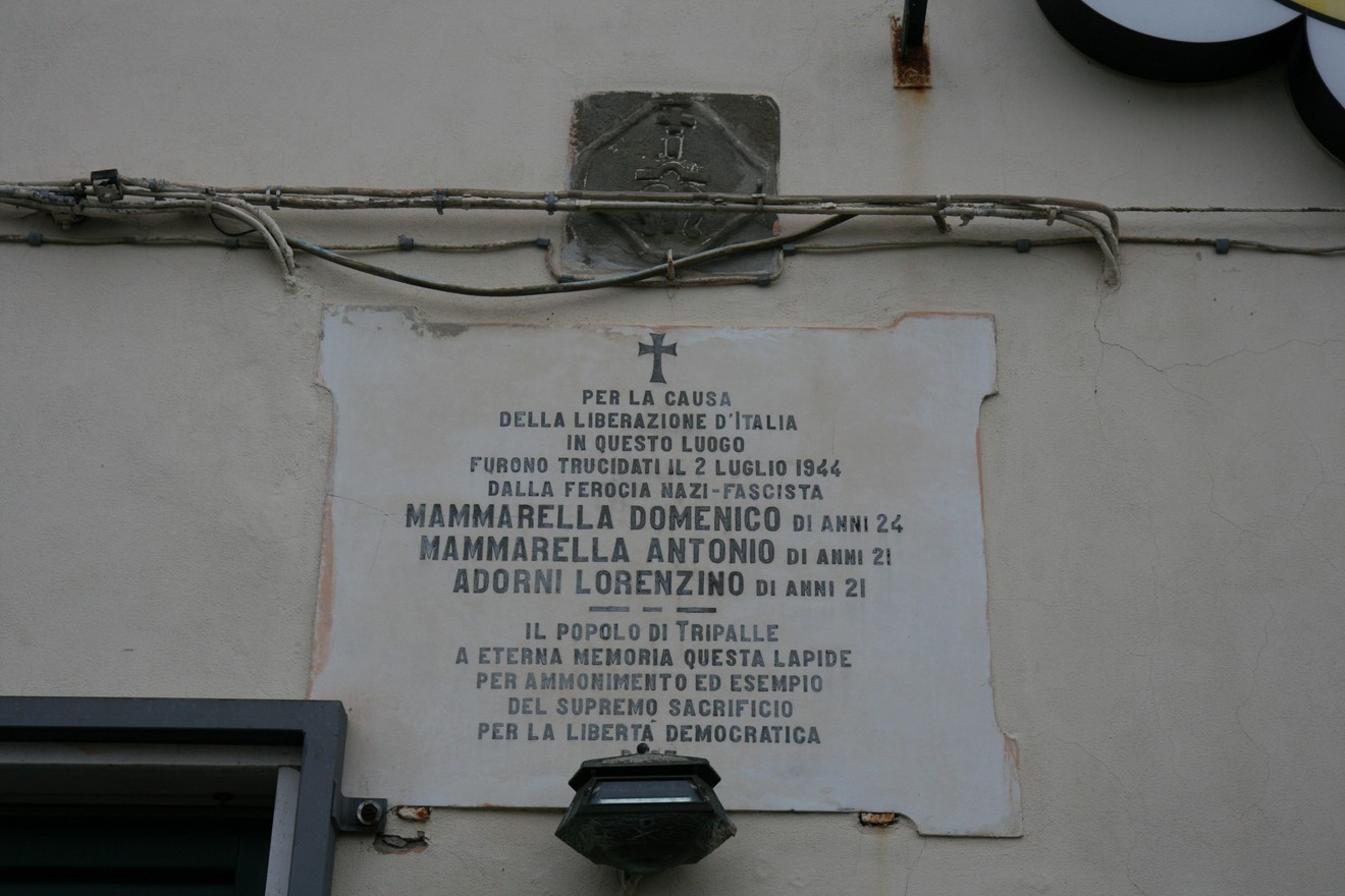Lapide a Tripalle che ricorda i martiri per la liberazione d'Italia, caduti il 2 luglio 1944.