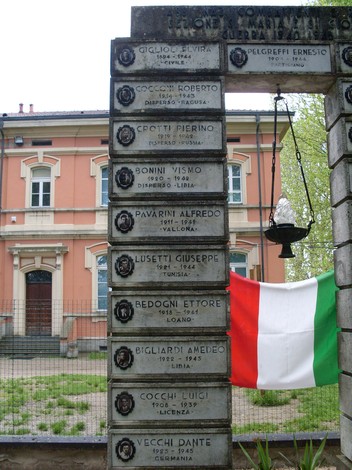 Monumento commemorativo ai caduti di San Giovanni, omaggio ai soldati caduti in guerra.