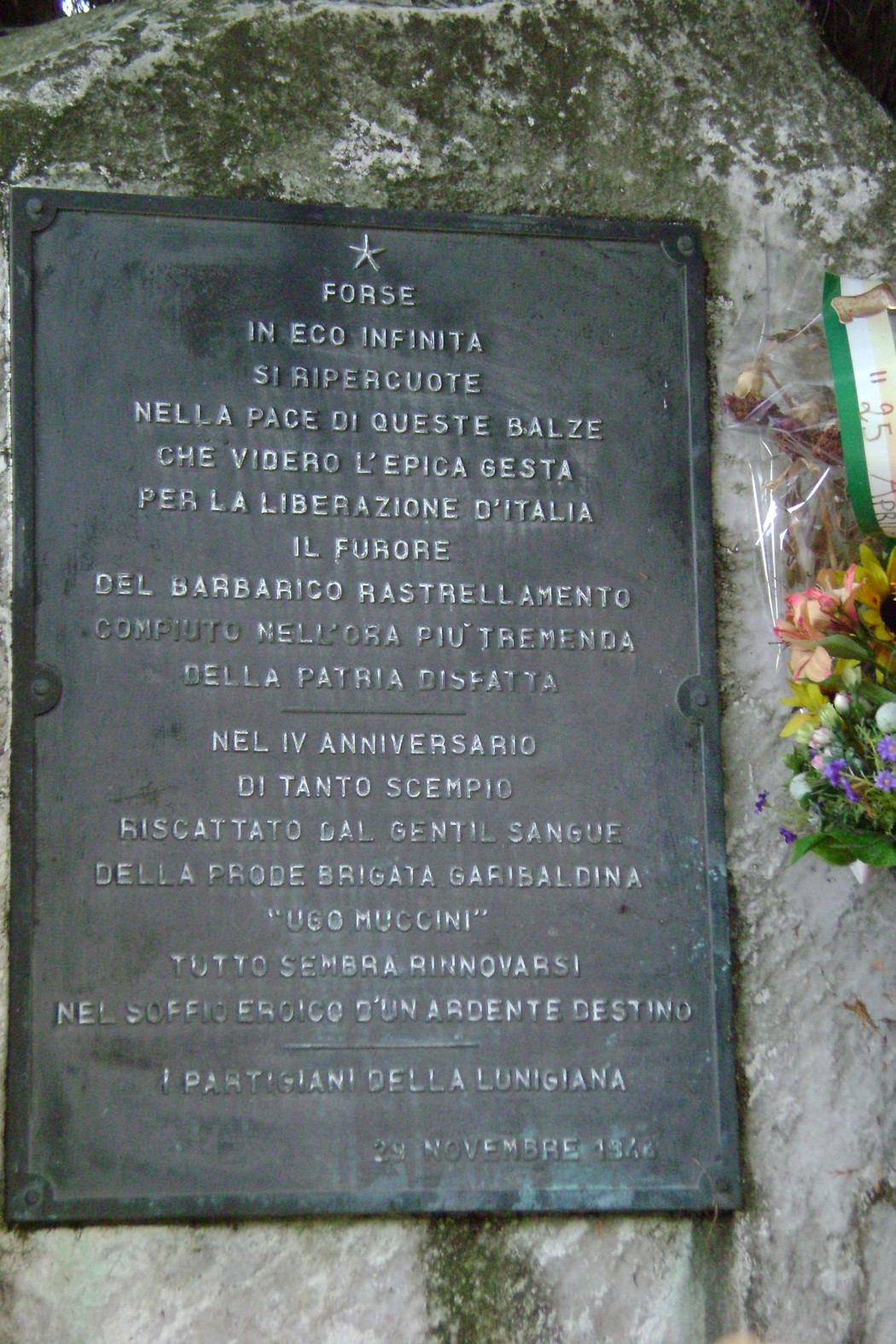 Cippo commemorativo della Brigata Muccini, in onore dei caduti e delle gesta per la liberazione d'Italia.