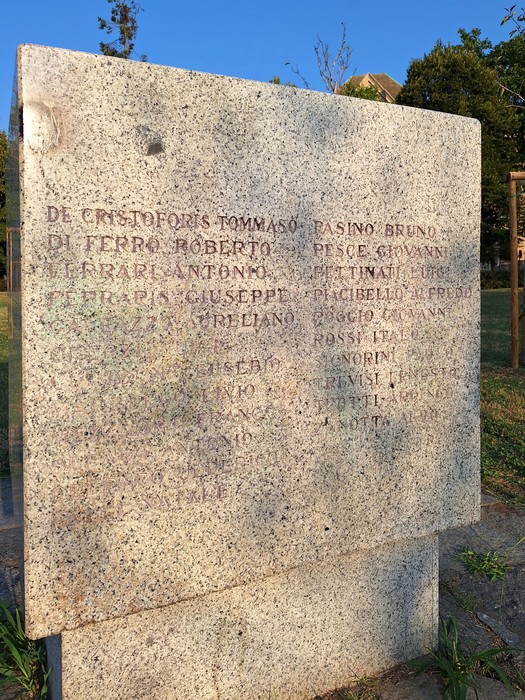 Cippo alle Medaglie d'Oro di Alessandria e Cuneo, Comune di Torino (TO), foto 3
