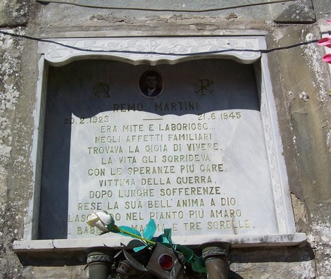 Sepolcro di Remo Martini, commemorazione di una vita segnata dalla guerra e dalla sofferenza.