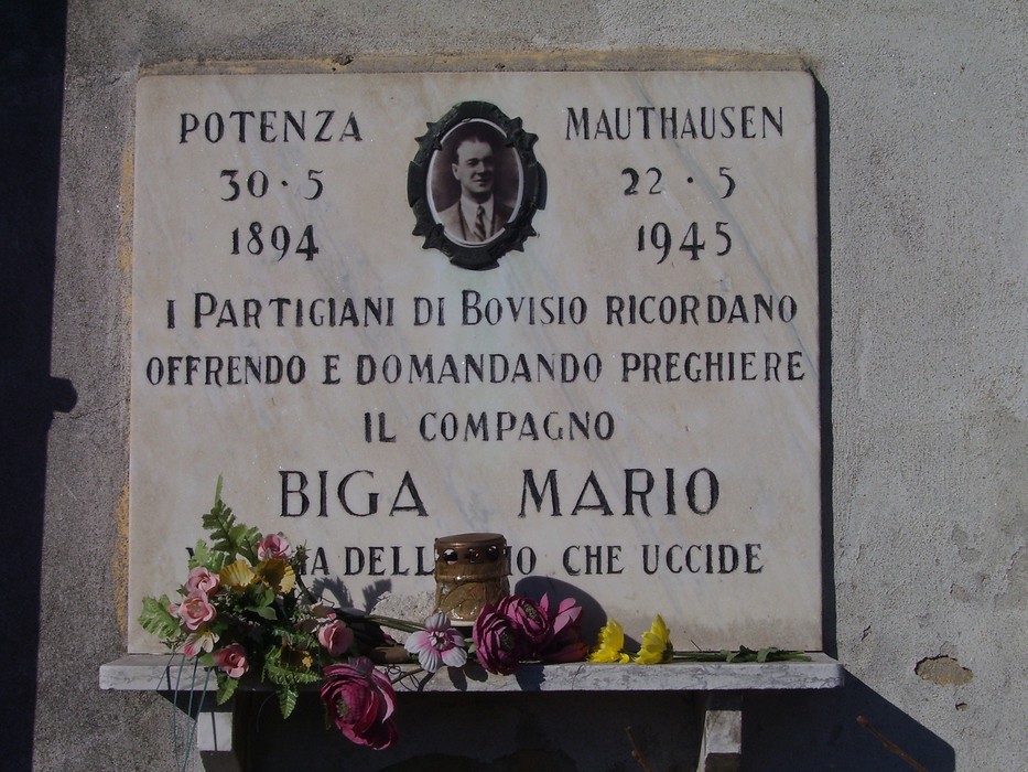 Lapide commemorativa dei partigiani di Bovisio Masciago, in memoria del compagno Mario Biga.