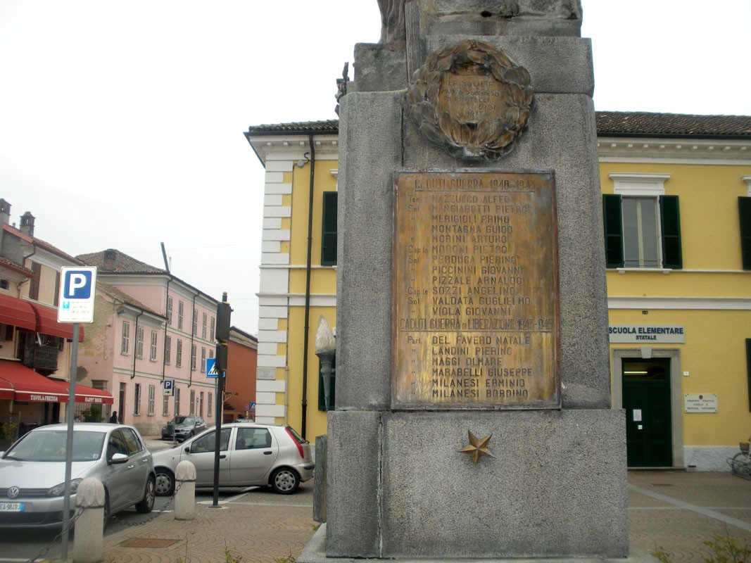 Monumento ai Caduti di Bressana Bottarone in memoria dei combattenti della Guerra di Liberazione.